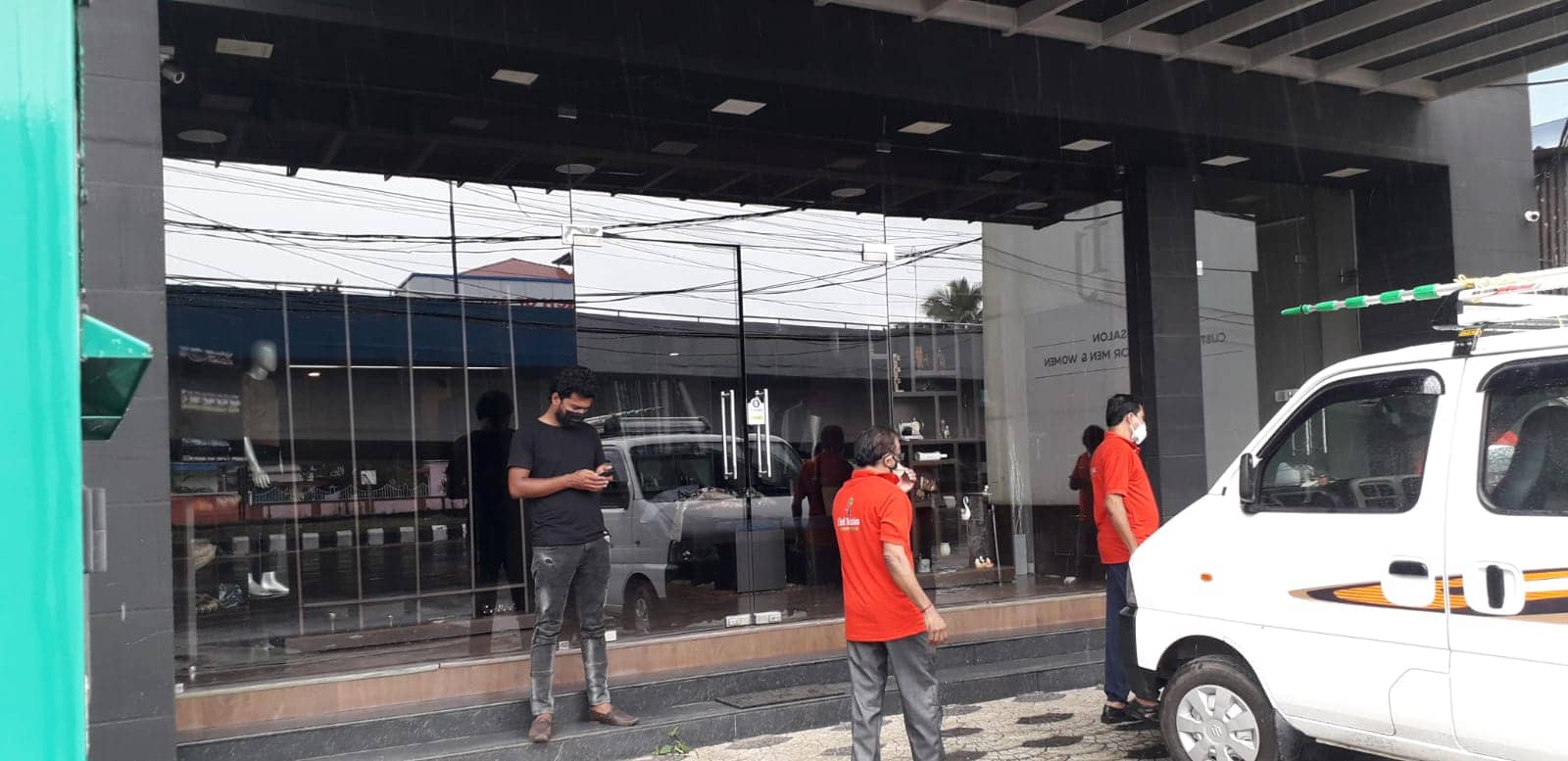 Commercial cleaning work by One End Solution in Kerala